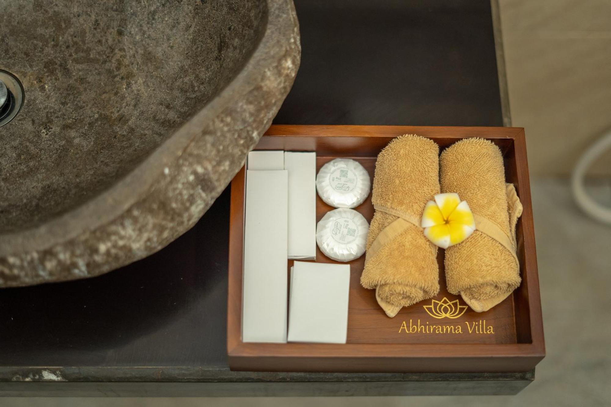 Abhirama Villas And Spa 乌布 外观 照片